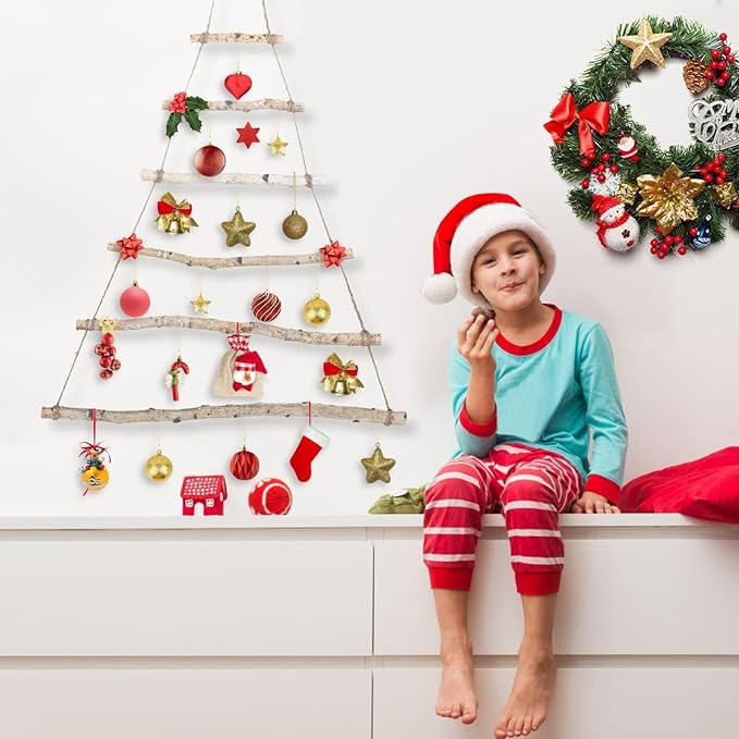 Réinventer la tradition dans notre petit espace. Notre sapin mural est la preuve que la magie de Noël ne tient pas à la taille, mais à l'amour et à la créativité qui l'entourent.