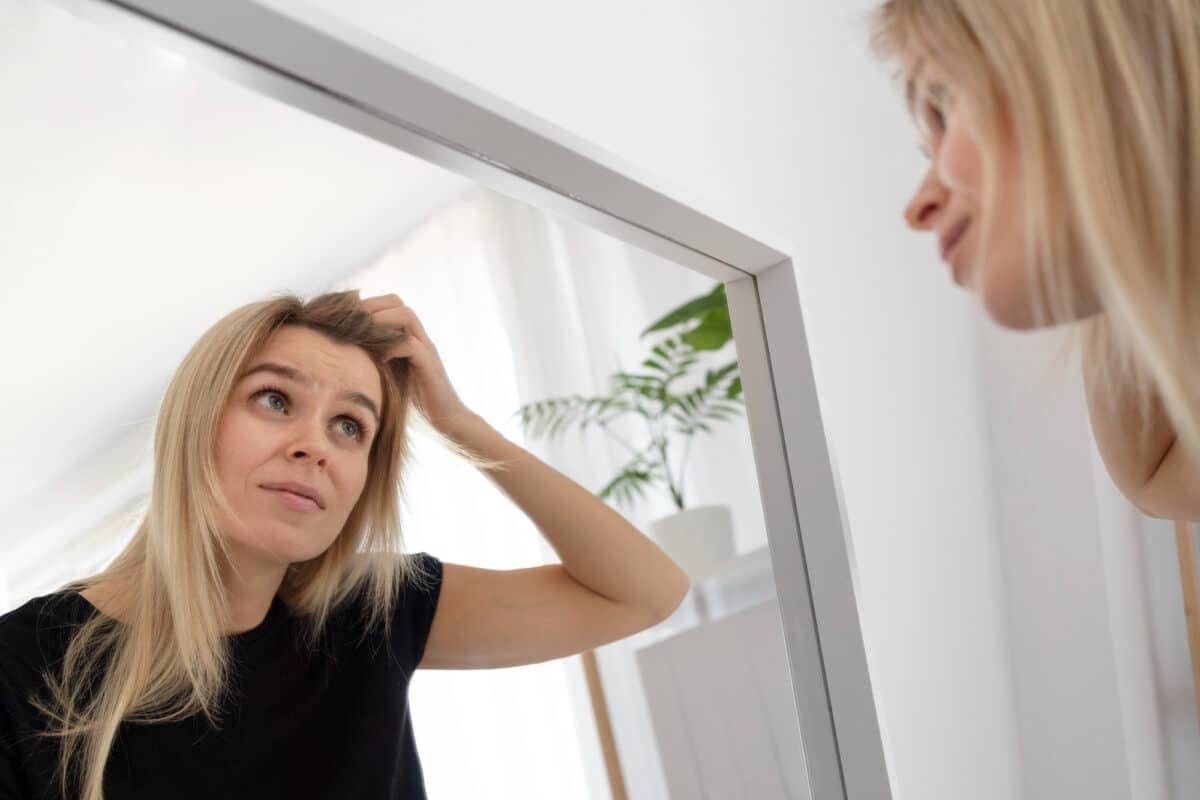 Cuir chevelu qui gratte : comment choisir un shampooing adapté aux cuirs chevelus sensibles ?