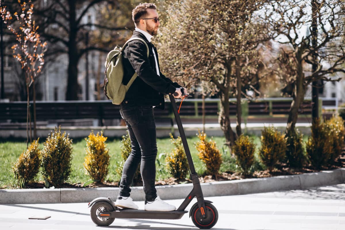 Pourquoi et comment adopter la trottinette électrique pour vos trajets domicile-travail : 5 raisons majeures
