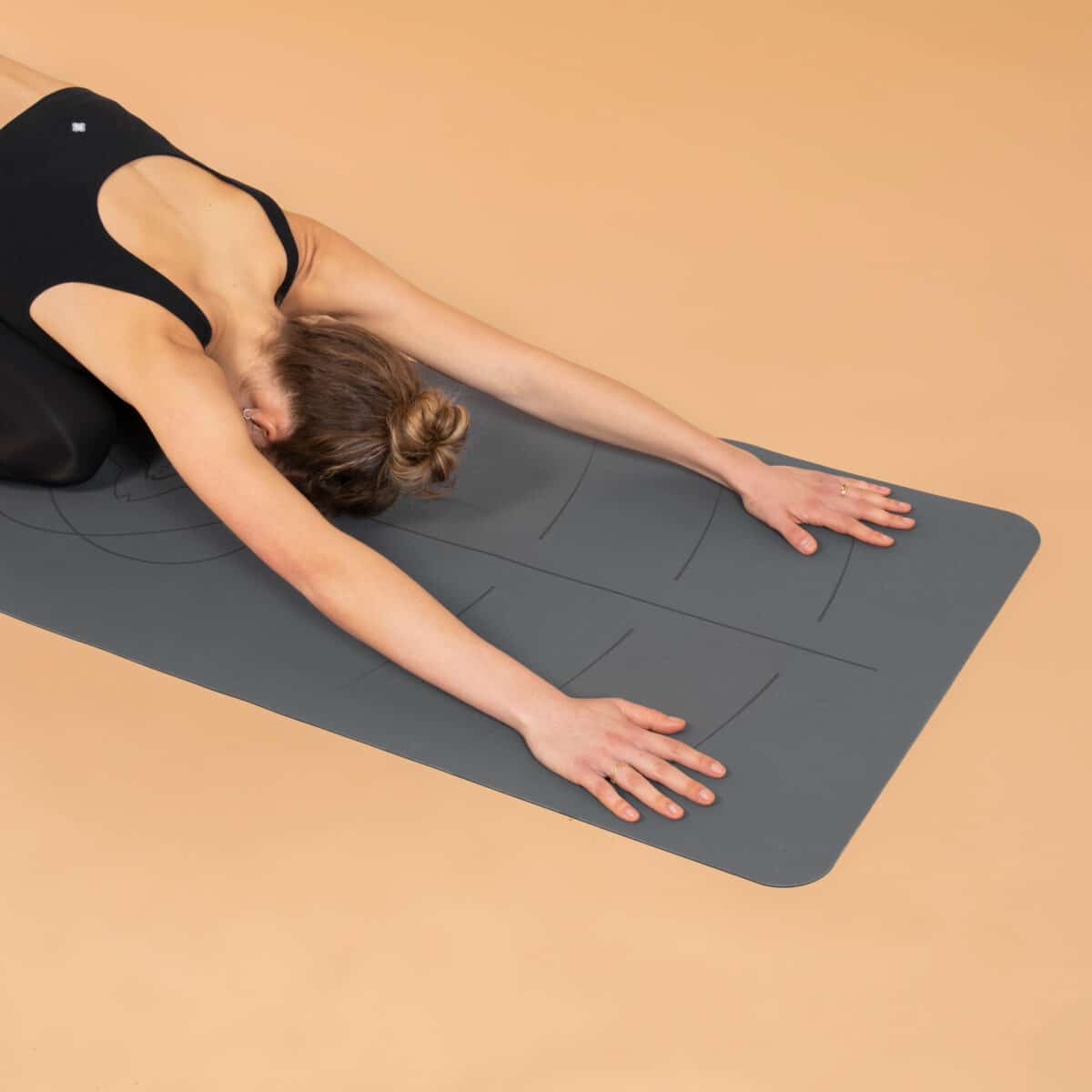 Image du site Décathlon. L'adhérence défiée : l'histoire de ce tapis de yoga 'Grip' qui ne tient pas tout à fait ses engagements