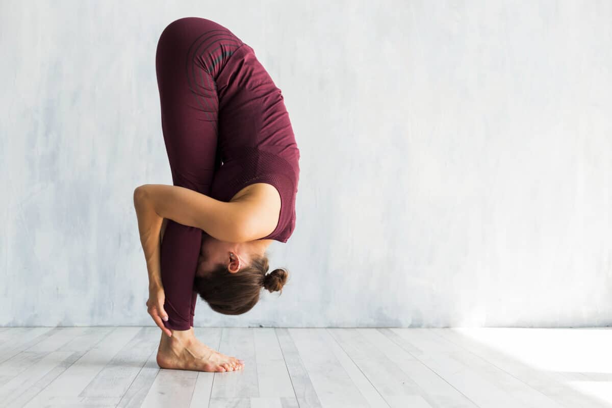 Yoga à l'état brut : parfois, un sol stable est le meilleur tapis pour les postures debout